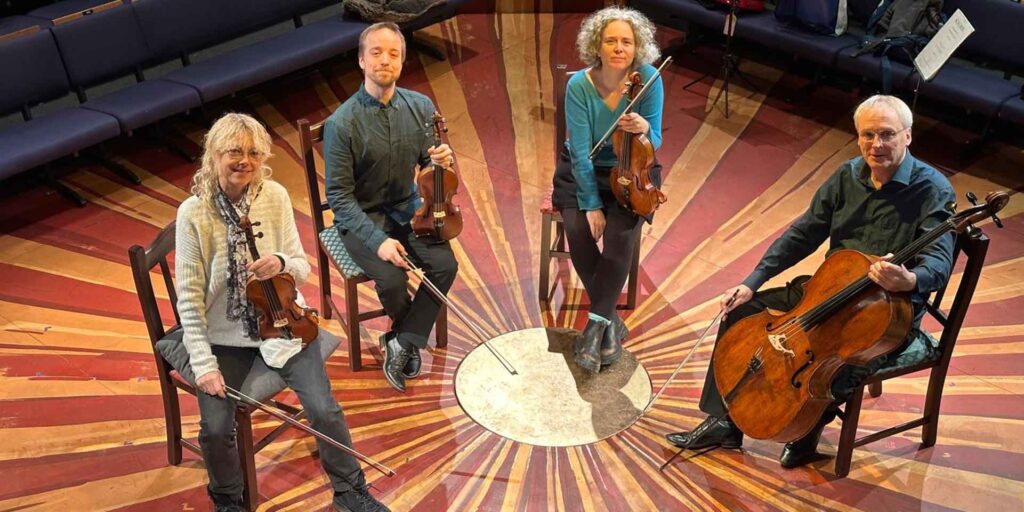 Susanne Stanzeleit, Tom Aldren Violins, Dorothea Vogel viola, Andrew Fuller cello